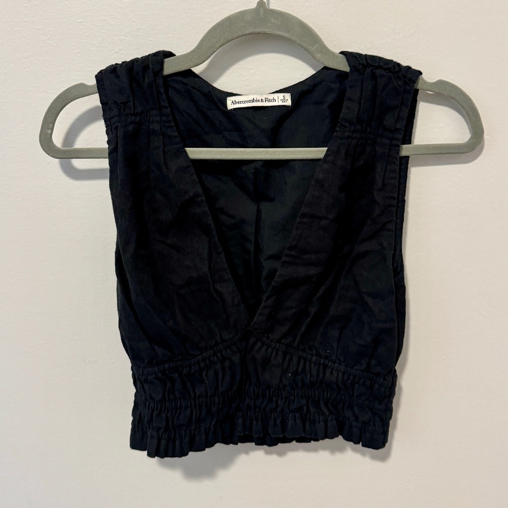 Abercrombie and Fitch Black V-Neck Sleeveless Crop Top, Size Small
